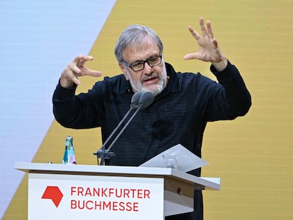 El filósofo Slavoj Zizek durante su intervención en la inauguración de la Feria del Libro de Fráncfort, ayer martes.