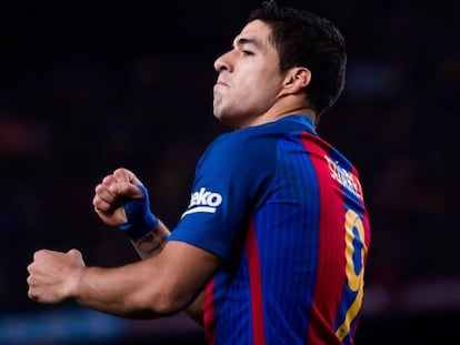 Luis Suárez comemora um gol.