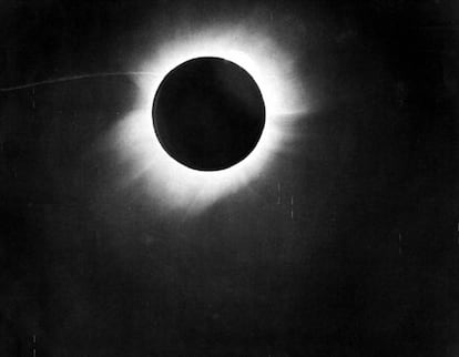Imagen del eclipse solar del 29 de mayo de 1919 tomada desde Brasil.