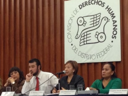 Rueda de prensa de Defensor&iacute;a del Pueblo del DF con familiares de v&iacute;ctimas.