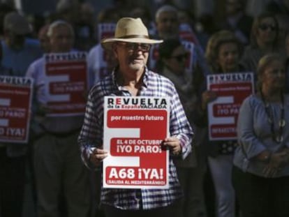 Una veintena de provincias participa en un paro de cinco minutos para pedir más atención de las Administraciones