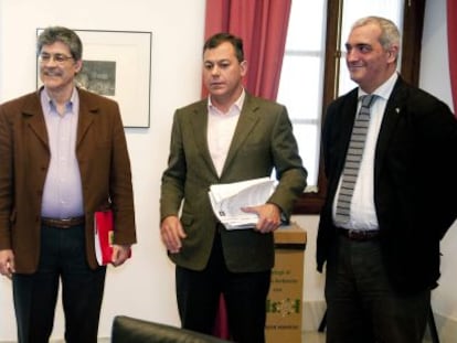 Mario Jim&eacute;nez (PSOE), J. Luis P&eacute;rez Tapias (IU), J. Luis Sanz (PP) y Antonio J. Ruiz (PA), en el Parlamento.