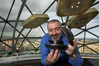 Santi Santamaría, fotografiado en su tercer restaurante, recién inaugurado en Barcelona.