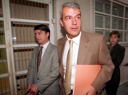 El ex director de Canal 9 Jesús Sánchez Carrascosa como imputado en el Juzgado número tres de Paterna (Valencia) en la época en la que investigaban una querella por malversación de caudales públicos en la televisión valenciana en el periodo 1996 - 98.