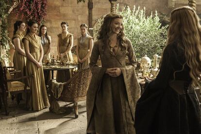 Margaery Tyrell (Natalie Dormer), parlant amb Cersei.