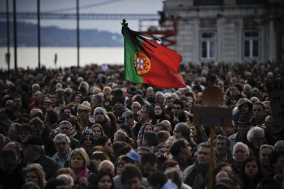 Miles de personas se manifestaron hoy en la capital portuguesa para protestar contra las medidas de austeridad del gobierno.