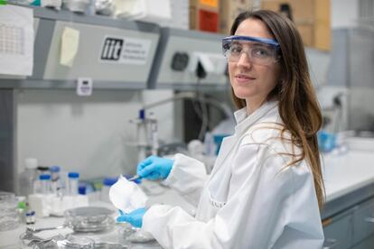 La investigadora Giulia Suarato, en el Instituto Italiano de Tecnología.