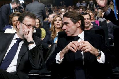 Rajoy y Aznar, durante la convenci&oacute;n nacional del PP del pasado enero.