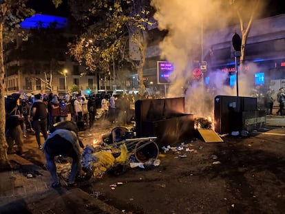 Barricada en la plaza Urquinaona, en Barcelona, durante las protestas contra la sentencia del 'procés' en octubre de 2019.