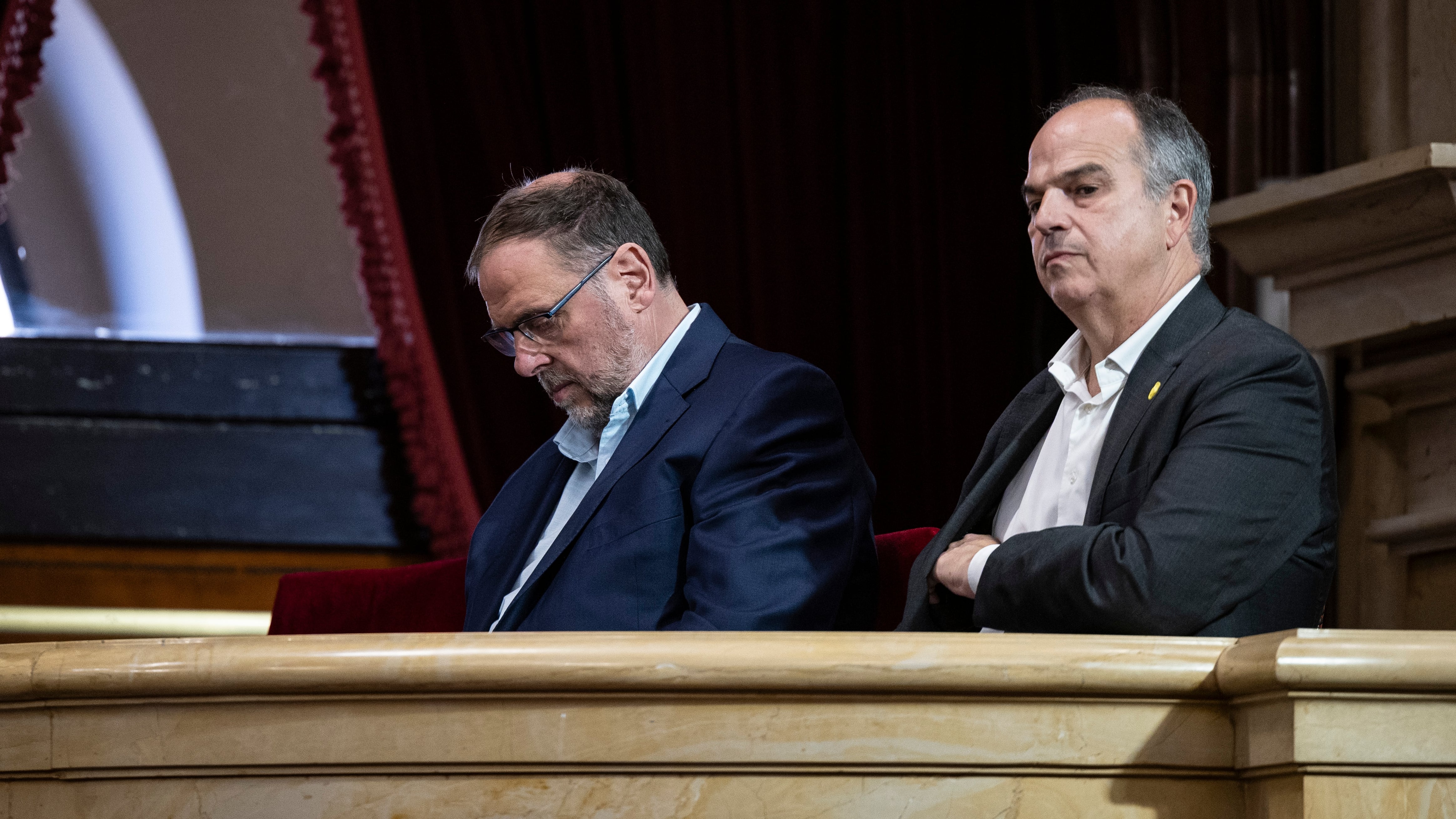 Oriol Junqueras y Jordi Turull en el Parlament de Cataluña.