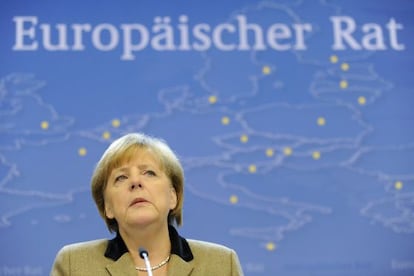 Angela Merkel comparece ante la prensa en Bruselas.