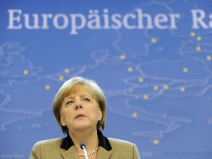 Angela Merkel comparece ante la prensa en Bruselas.