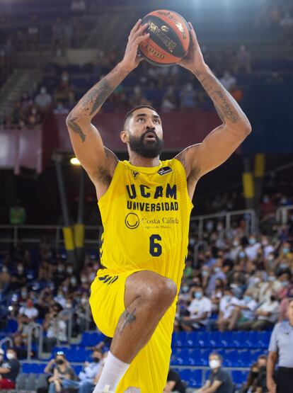 Augusto Lima, del UCAM Murcia, contra el Barcelona en el Palau.