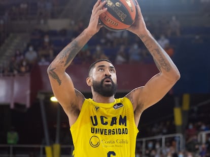 Augusto Lima, del UCAM Murcia, contra el Barcelona en el Palau.