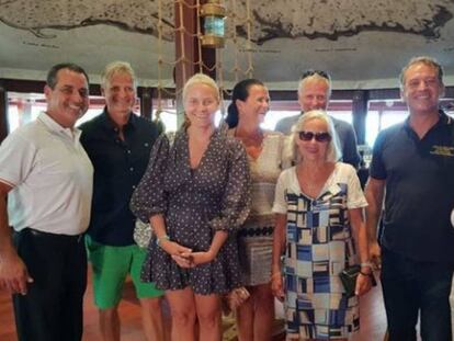 Mette-Marit posa junto a miembros de su familia y los duelos del restaurante Timón de Roche.