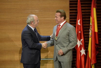 Arnold Schwarzenegger is awarded a medal as a tourist ambassador for Madrid in 2014.