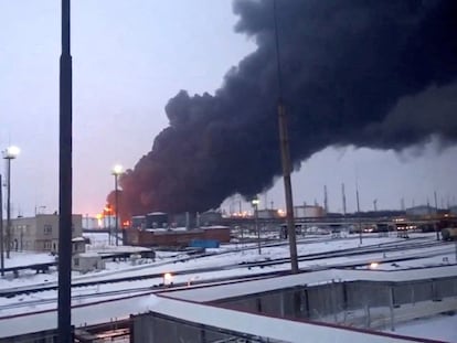 Refinería en la ciudad rusa de Riazán tras ser atacada por un dron ucranio el miércoles.