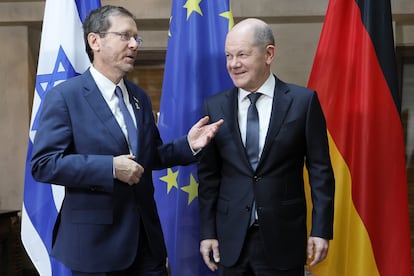 Isaac Herzog, president of Israel, and Olaf Scholz, chancellor of Germany, on Saturday in Munich.