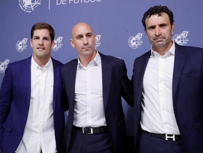 Robert Moreno, Luis Rubiales y Molina, tras la rueda de prensa en la que el primero fue nombrado seleccionador español de fútbol.