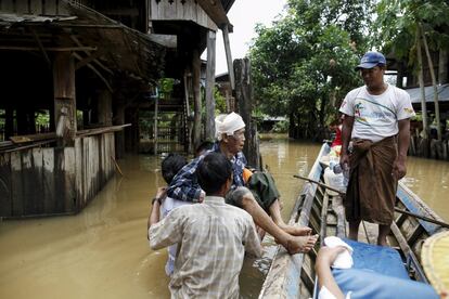 Los vecinos de Kawlin se han visto afectados por las inundaciones provocadas por las fuertes lluvias que han caído en Myanmar.