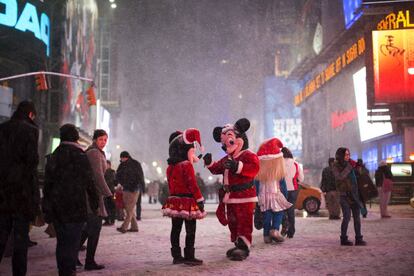 Mickey e Minnie Mouse na Time Square, em Nova York.