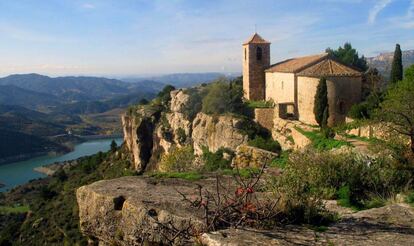 L'església romànica de Siurana.