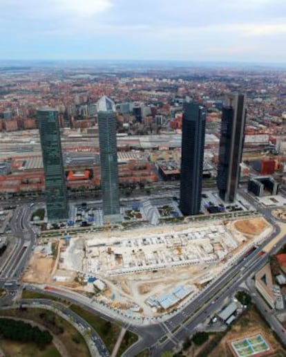 Vista aérea de Las Cuatro Torres de Madrid y solar del Centro Internacional de Convenciones.