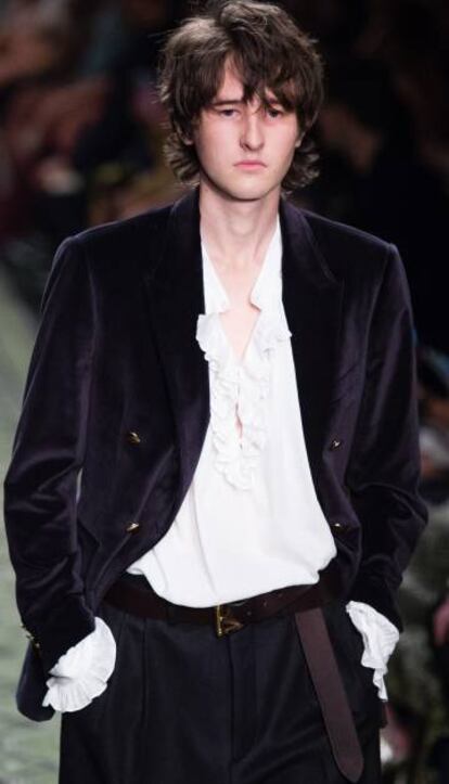 Un modelo en el desfile de Burberry.