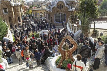 Visitantes en el parque Güell en Barcelona.