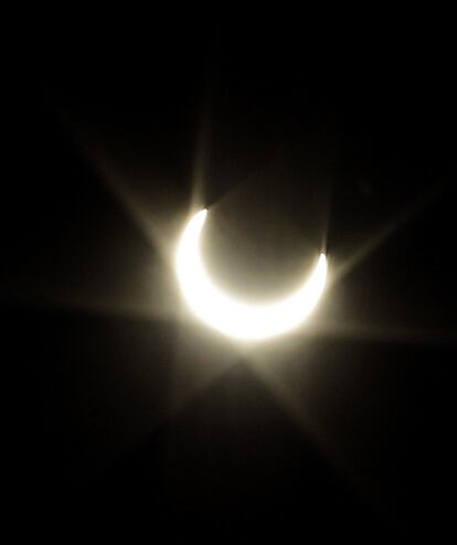 Según la oficina de Turismo del Estado de Idaho, están casi al completo para la fecha en la que tendrá lugar el eclipse. En la imagen, vista del eclipse solar anular en Alameda, California (EE UU), el 20 de mayo de 2012.