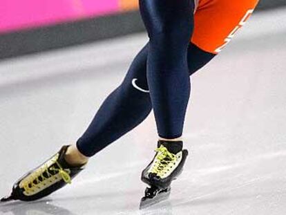 La patinadora holandesa Paulien van Deutekom, en la carrera de 1.500 metros en los Juegos Olímpicos de Turín.