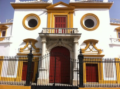 Puerta del Príncipe de la plaza de la Real Maestranza.