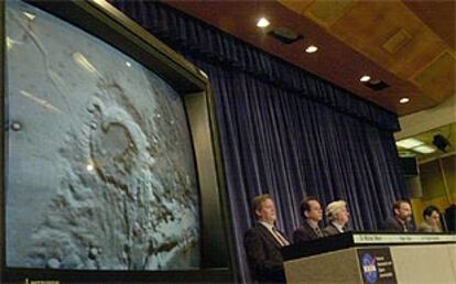 Los científicos del Jet Propulsion Laboratory, durante la rueda de prensa.