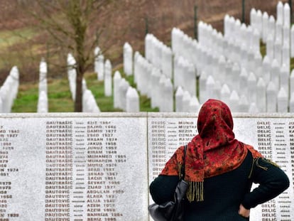 Memorial con los nombres de las víctimas de Srebrenica.