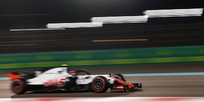 El piloto danés de la escudería Haas Kevin Magnussen, en una de las vueltas de la competición.