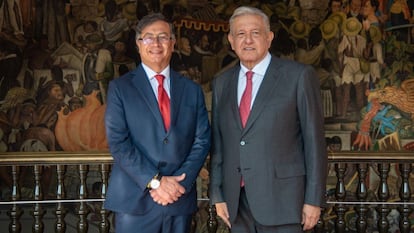 Andrés Manuel López Obrador recibe a Gustavo Petro en el Palacio Nacional en la Ciudad de México en 2022.