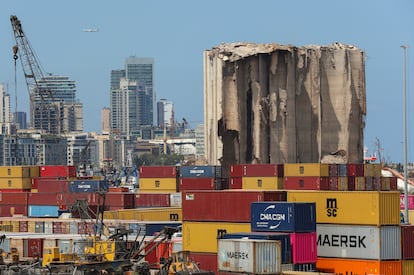 Los silos de trigo dañados vistos antes del quinto aniversario de la explosión que sacudió la ciudad de Beirut, Líbano, el 3 de agosto.