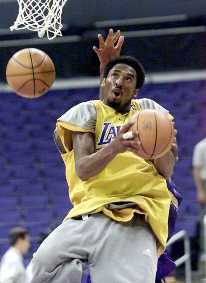 Bryant, durante un entrenamiento para las finales de la NBA el 6 de junio de 2000.