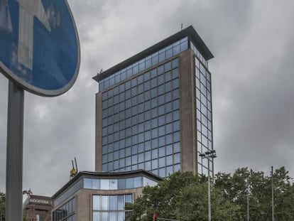 La torre Deutsche Bank, en la Diagonal con el paseo de Gr&agrave;cia, que ganar&aacute; altura gracias a las permutas de edificabilidad.