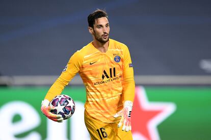 Sergio Rico, durante el partido de semifinales entre el PSG y el Leipzig (3-0) en el que el equipo parisino se clasificó para la final de la Champions. / REUTERS