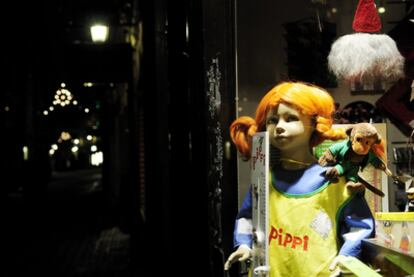 Pippi Calzaslargas, en una tienda de la calle Stora Nygatan.