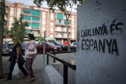 Una pintada no independentista en el barrio de la Salud de Badalona.