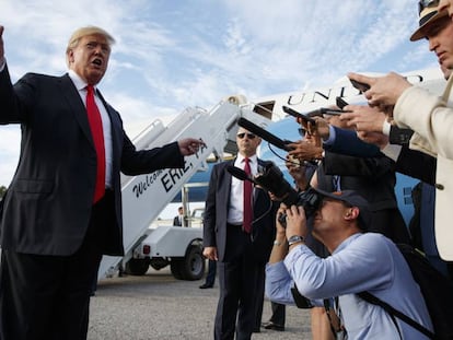 O presidente Donald Trump ao chegar ao aeroporto de Erie, Pensilvânia.