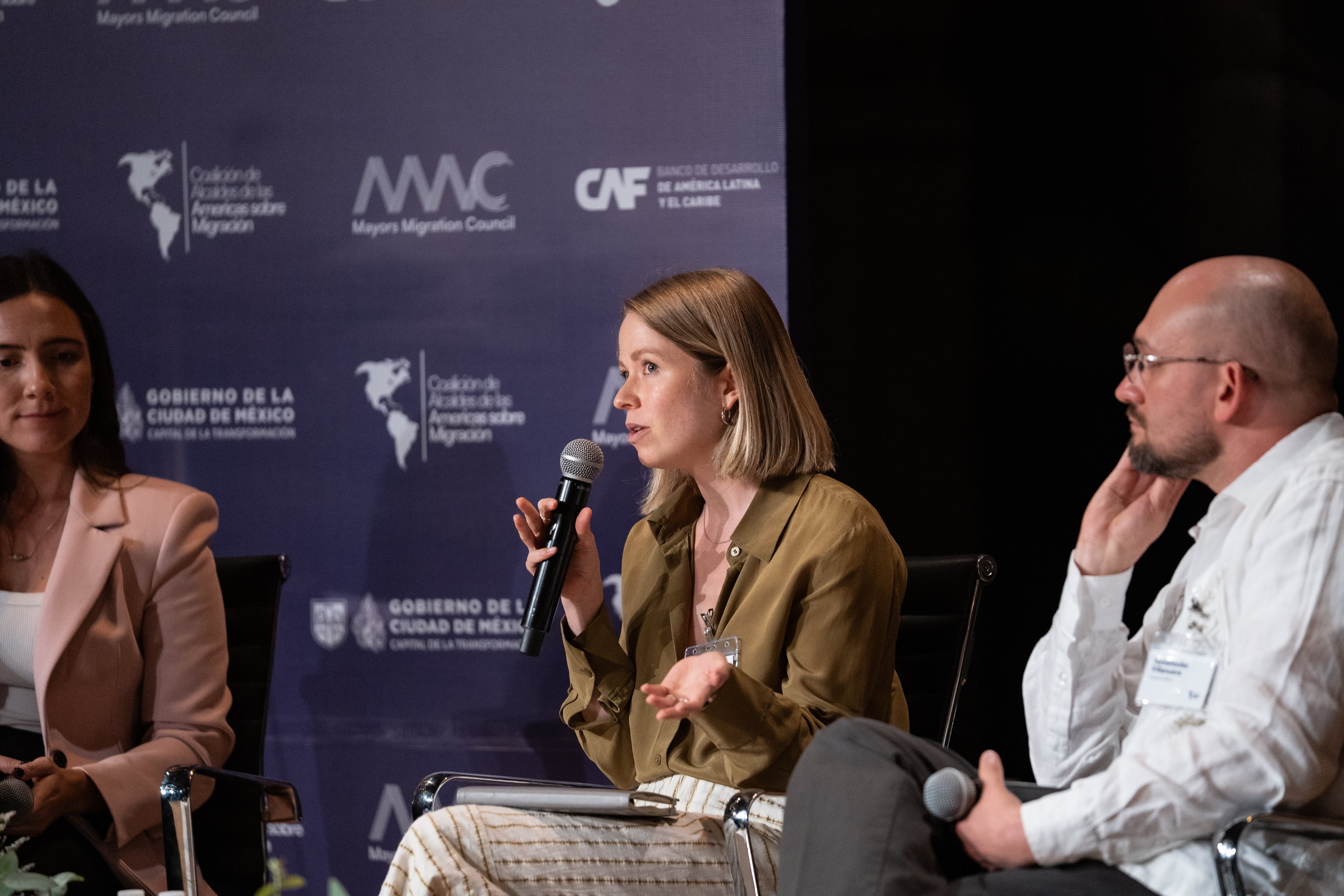 Hannah Toppler, la CEO de Intrare durante el conversatorio de Salud y Movilidad Humana en Ciudad de México.