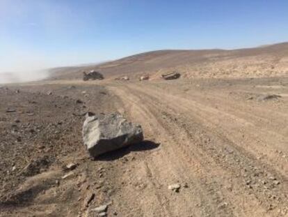 Foto subida al Twitter de Sainz con la piedra.