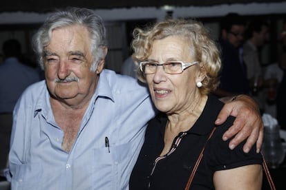 Carmena contó entre risas que no había conocido a su tocaya Manuela, la perra coja de Mujica. "Hoy no la he visto. Sé que estaba malita", confesó. La regidora madrileña destacó que el encuentro sirvió para "hablar", algo que remarcó "es un ejercicio súper necesario con personas que tienen muchas cosas que decir".