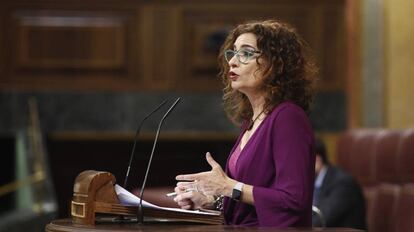 La ministra de Hacienda, María Jesús Montero, interviene en el debate en el Congreso.