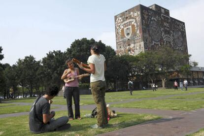 Imagen del exterior del edificio de la Universidad Nacional Autónoma de México