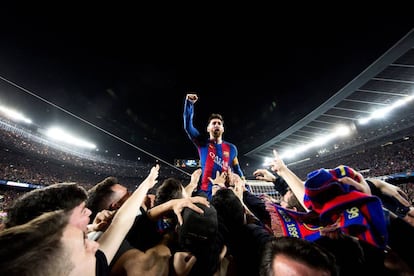 Messi festeja la victoria frente al PSG en octavos de final de la Champions League en 2017.