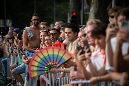 Ambiente en las calles de Madrid durante la manifestación del Orgullo, este sábado.